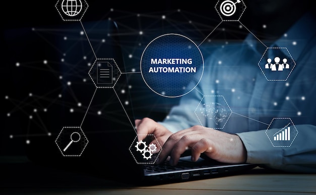 Automazione del marketing e icone sullo schermo virtuale