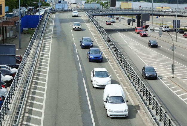 Automobili sul ponte