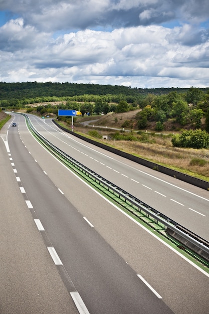 Autostrada attraverso la Francia nel periodo estivo