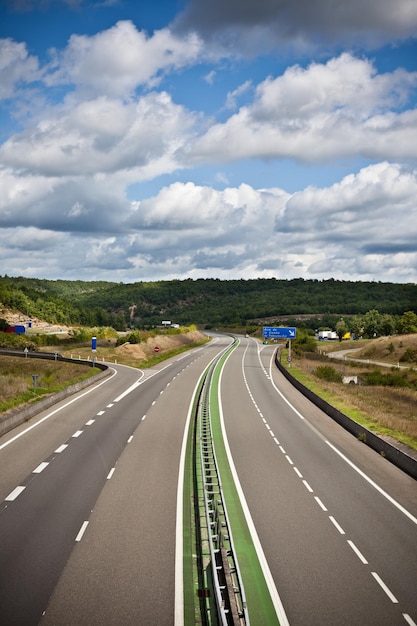 Autostrada attraverso la Francia nel periodo estivo