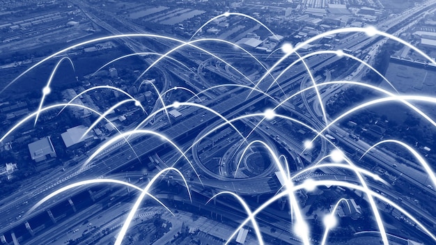 Autostrada della città digitale intelligente con grafica di globalizzazione della rete di connessione