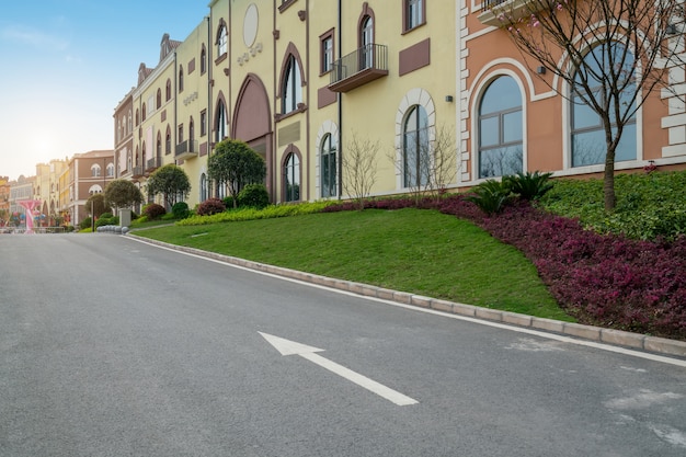 Autostrada ed edifici cittadini europei