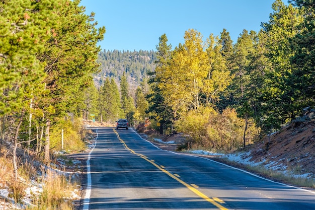 Autostrada in autunno in Colorado USA