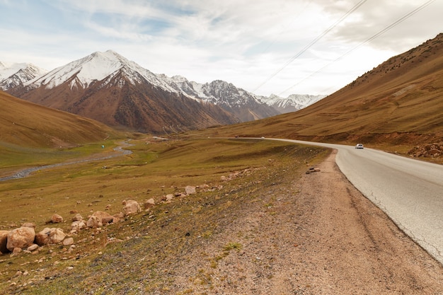 Autostrada M41, autostrada Bishkek Osh, distretto di Talas in Kirghizistan