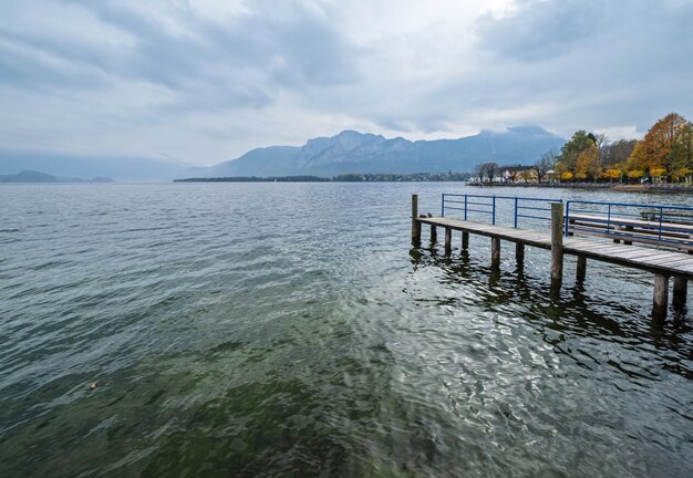 Autunno Alpi Lago di montagna Mondsee vista Salzkammergut Alta Austria