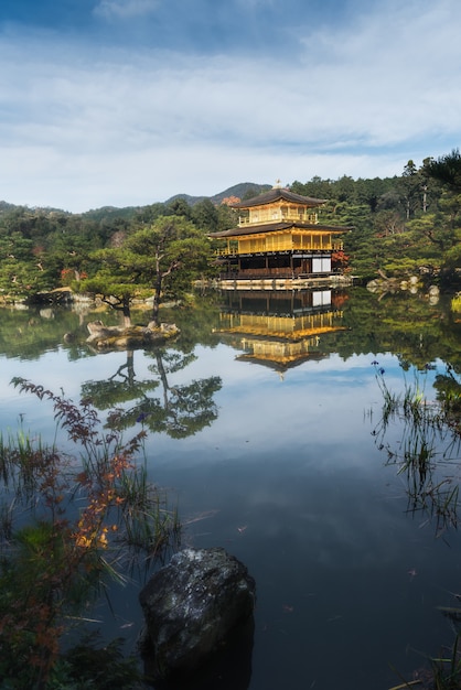 Autunno Kinkakuji Temple a Kyoto