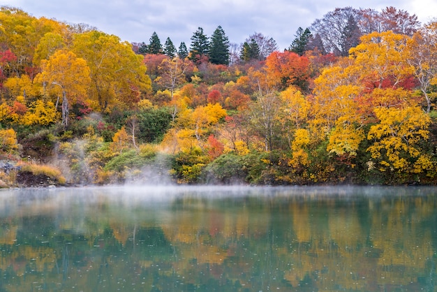 Autunno Onsen Lago Aomori Giappone