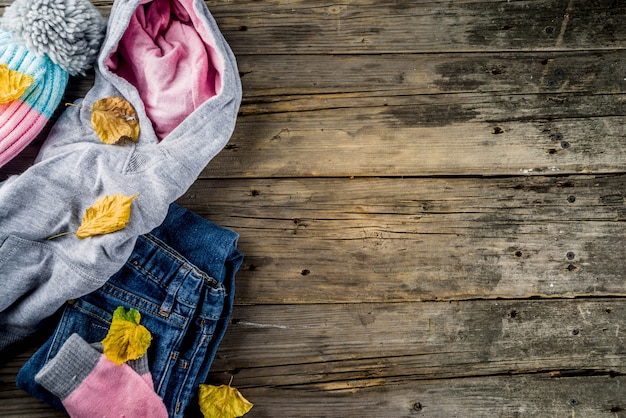 Autunno vestiti caldi per la ragazza