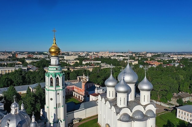 autunno vologda cremlino, drone vista dall'alto, russia religione chiesa cristiana