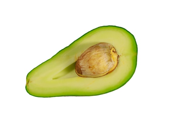 Avocado fresco isolato su sfondo bianco