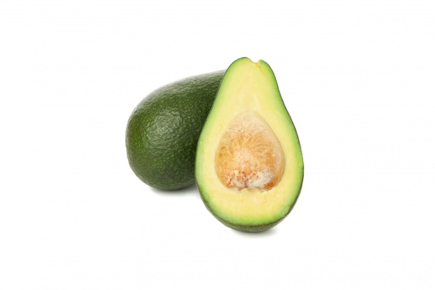 Avocado fresco maturo isolato su bianco isolato