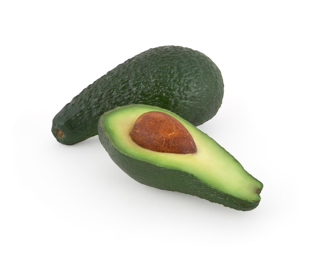 Avocado isolato su sfondo bianco con tracciato di ritaglio