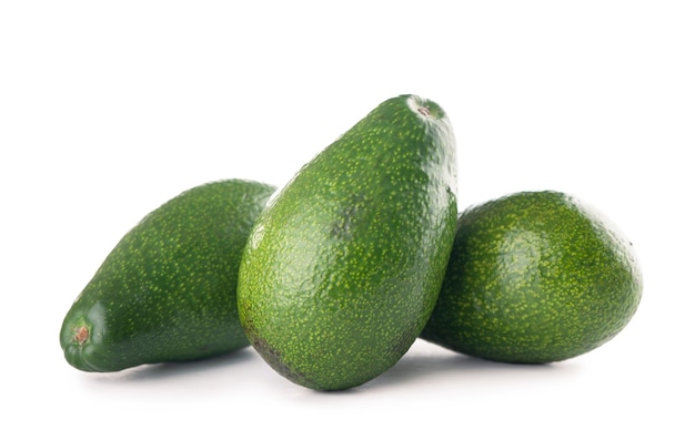 Avocado, percorso di residuo della potatura meccanica, isolato sulla profondità di campo completa del fondo bianco.