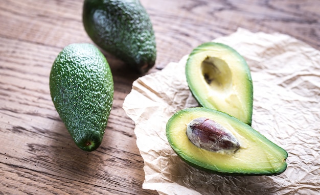 Avocado su legno