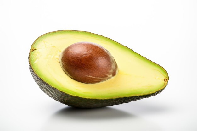 Avocado su sfondo bianco