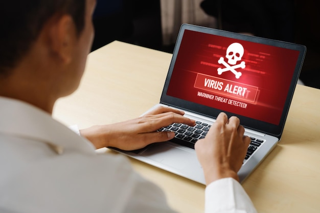 Avviso di avviso virus sullo schermo del computer rilevato una minaccia informatica modesta