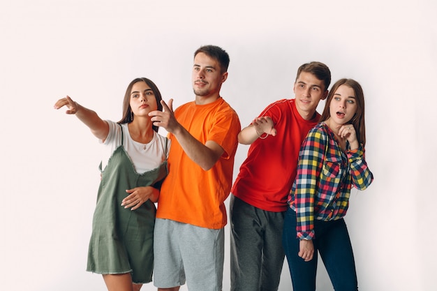 Azienda di giovani uomo e donna.