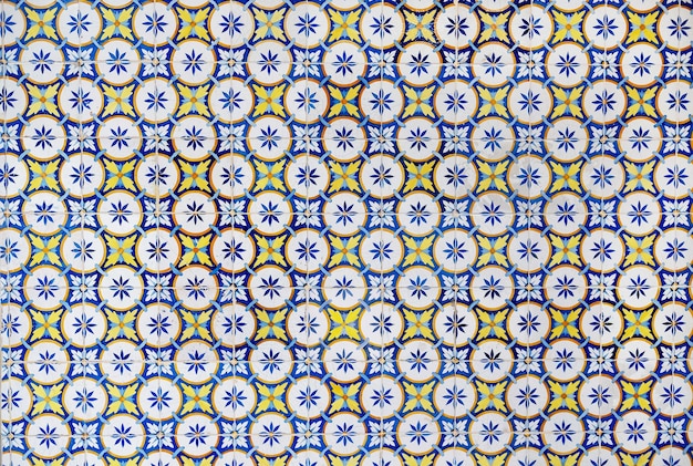 Azulejos tradizionali portoghesi decorati delle mattonelle