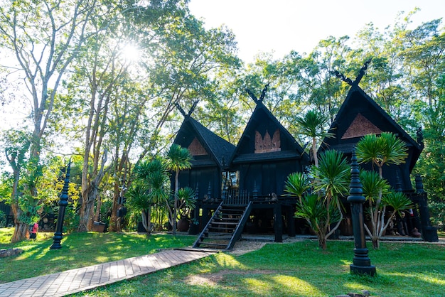 Baan Dam Museum Black House uno dei luoghi famosi e punto di riferimento di Chiang Rai Thailandia