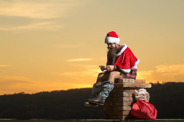 Babbo Natale cattivo sul camino