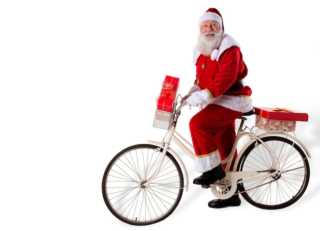 Babbo Natale in bicicletta che consegna i regali di Natale.