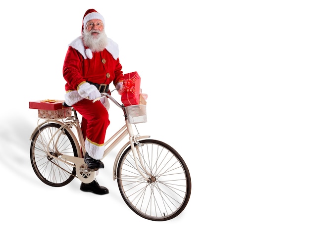 Babbo Natale in bicicletta che consegna i regali di Natale.