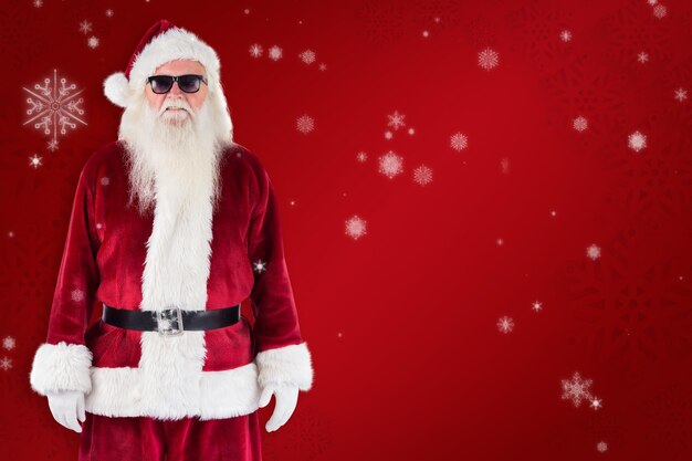 Babbo Natale indossa occhiali da sole neri su sfondo rosso fiocco di neve