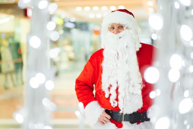 Babbo Natale nell'atrio del centro commerciale