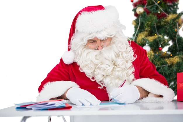 Babbo Natale scrivendo lettere