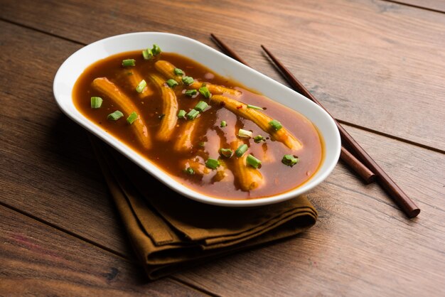 Baby Corn Manchurian con salsa - popolare ricetta indo-cinese. messa a fuoco selettiva