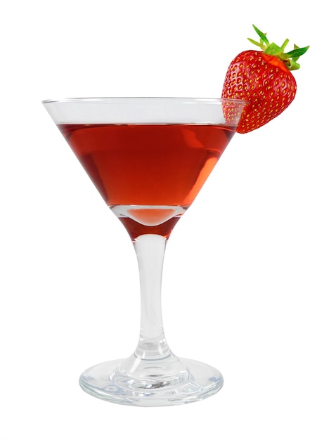 Bacardi cocktail in un bicchiere con fragole. Elemento di design isolato su sfondo bianco