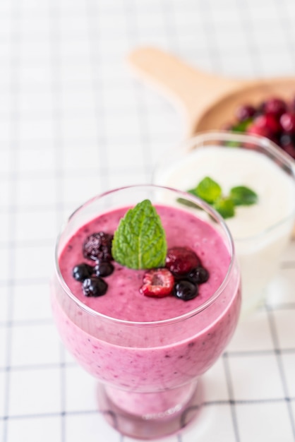 bacche miste con frullati di yogurt