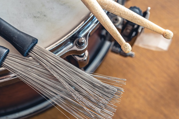 Bacchette del primo piano su uno sfondo sfocato