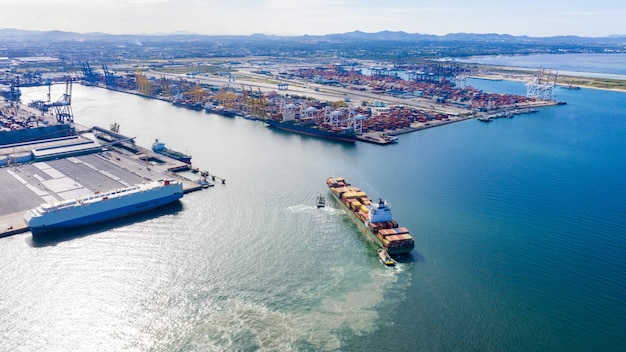 Bacino di spedizione sulla vista aerea della Tailandia del porto marittimo