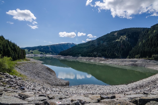 Bacino idrico in montagna