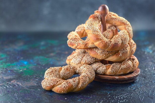 Bagel tradizionali con semi di sesamo