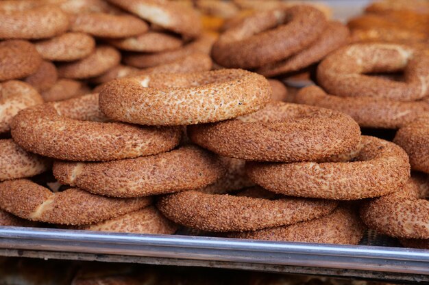 Bagel turco Simit sul tavolo