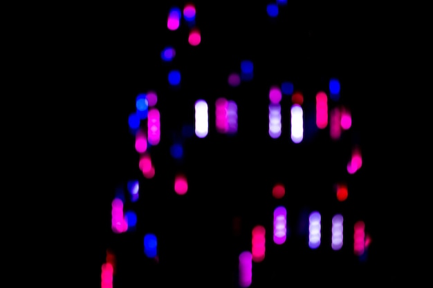 Bagliore colorato al neon su sfondo nero Sfondo neon iridescente con effetto luce
