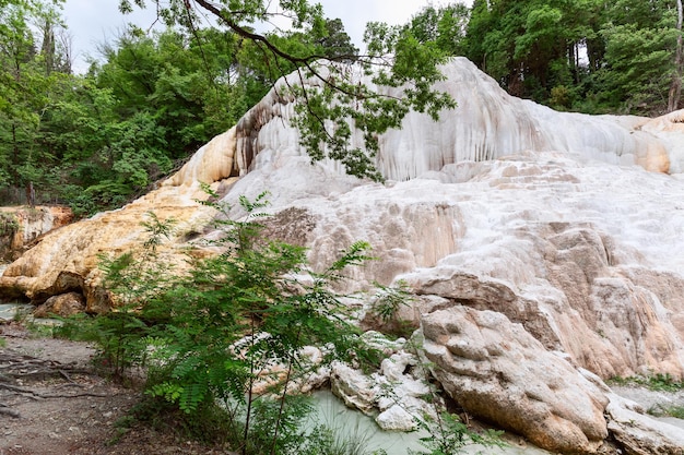 Bagni San Filippo cascata termale naturale la Balena Bianca piscina termale termale, Toscana, Italia