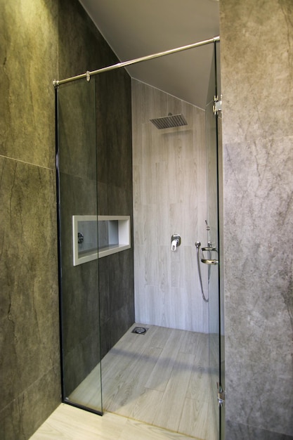 Bagno dal design moderno Foto Premium