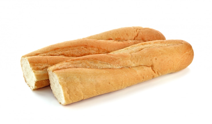 Foto baguette di pane francese di recente cotte isolate