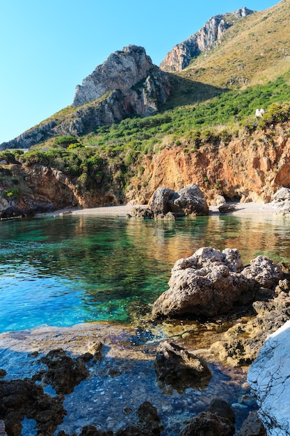 Baia del mare nel Parco dello Zingaro Sicilia Italia