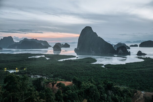 Baia di Phang Nga in Tailandia del sud