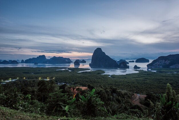 Baia di Phang Nga in Tailandia del sud