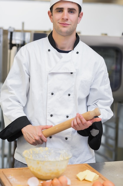 Baker in possesso di un mattarello