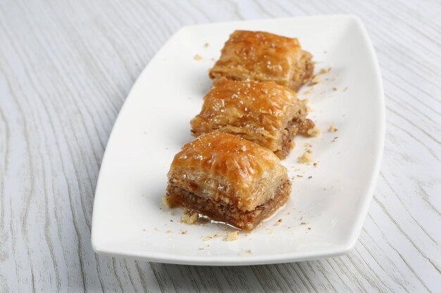 Baklava dolce tradizionale turco con noci di acagiù Baklava fatta in casa con noci e miele