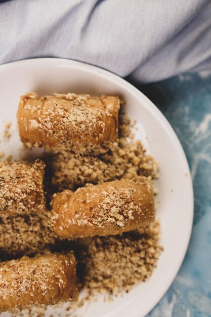 Baklava dolce tradizionale turco con noci di acagiù Baklava fatta in casa con noci e miele