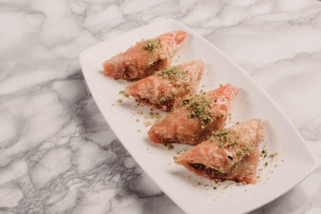 Baklava dolce tradizionale turco con noci di acagiù Baklava fatta in casa con noci e miele