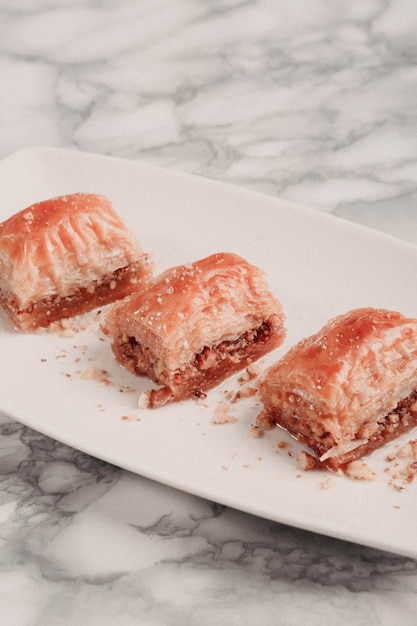 Baklava dolce tradizionale turco con noci di acagiù Baklava fatta in casa con noci e miele