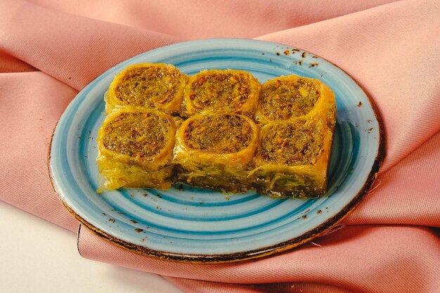 Baklava dolce tradizionale turco con noci di acagiù Baklava fatta in casa con noci e miele